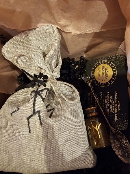 Melnā sāls komplekts